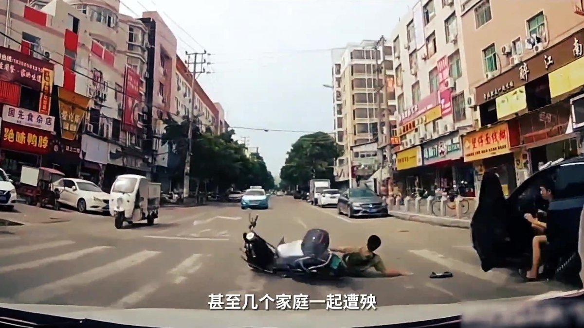 交通安全警示教育片_请把安全放心上！.mp4