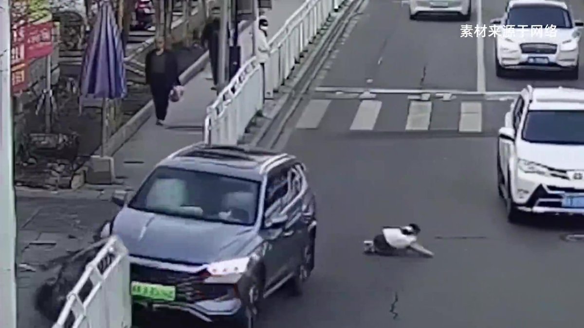 行人横穿马路.mp4