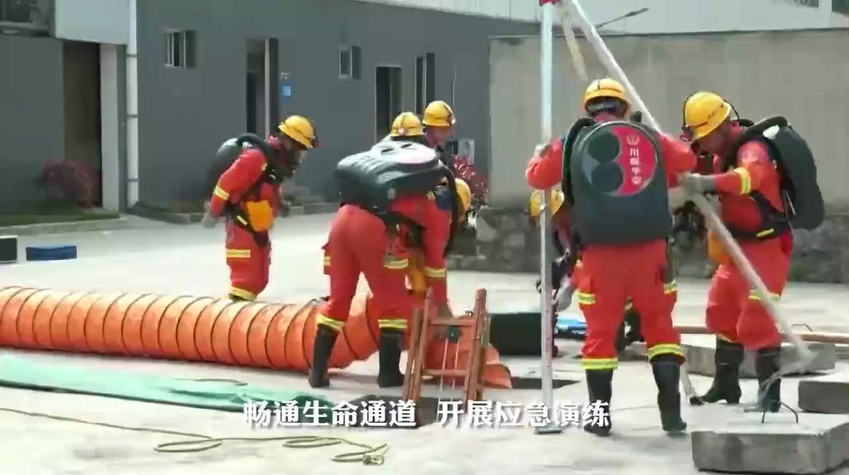 应急管理部-逃生演练科普视频展播.mp4